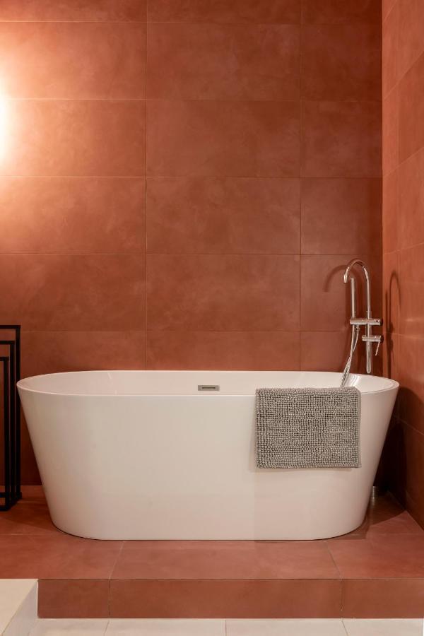 בודפשט Luxurious Minimalist Residence With Sauna By Prestige Homes מראה חיצוני תמונה