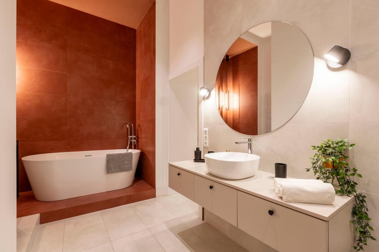 בודפשט Luxurious Minimalist Residence With Sauna By Prestige Homes מראה חיצוני תמונה